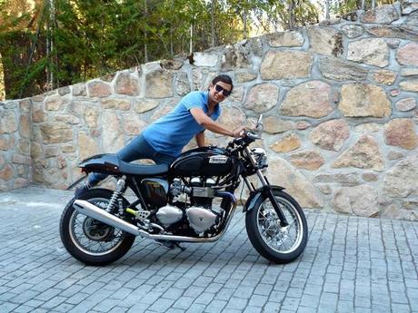 It Boy: monochromatic blue style on the bike It Boy: monochromatic blue style on the bike