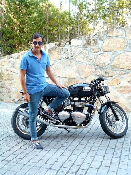 It Boy: monochromatic blue style on the bike It Boy: monochromatic blue style on the bike