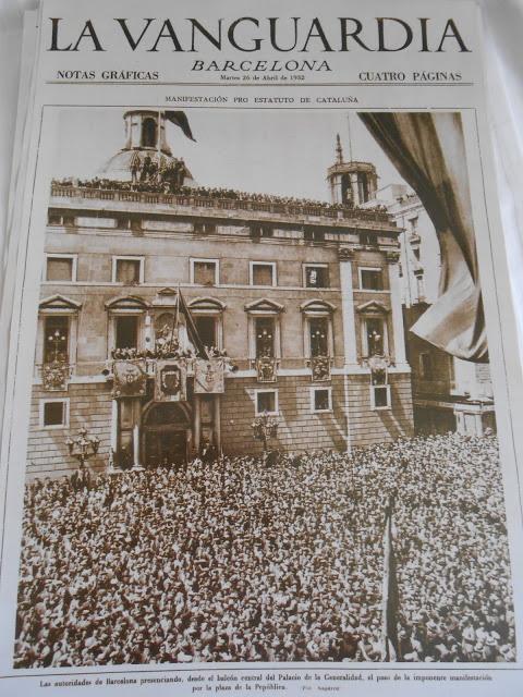 BARCELONA...PORTADAS HISTÓRICAS...LA VANGUARDIA,REGALO DE MI JEFE ,EL SR. JOAN, MOLTES GRÀCIES...8-09-2013...