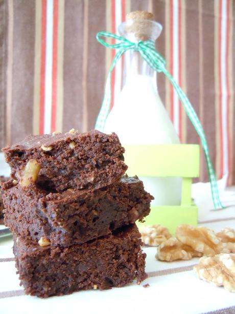 Brownie de chocolate, almendras y nueces