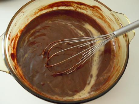 Brownie de chocolate, almendras y nueces