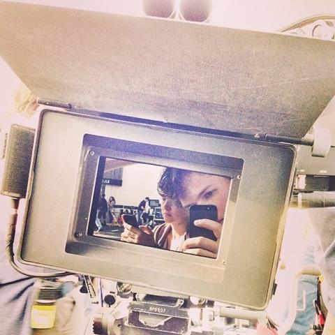 Ansel Elgort comparte 3 fotos en el set de Bajo La Misma Estrella