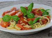 Linguini tomatitos, piñones