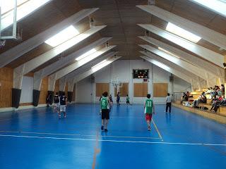 EQUIPOS DE PUNTA ARENAS, PORVENIR Y NATALES SE ENFRENTAN EN LA FINAL REGIONAL DE BÁSQUETBOL DE LOS JUEGOS ESCOLARES