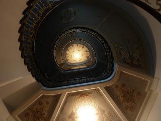 Caja de escaleras del Museo en Riga