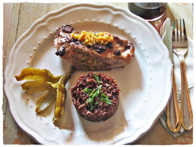 Secreto Ibérico Relleno de Picadillo de Berenjena de Almagro con Risotto de Arroz Rojo