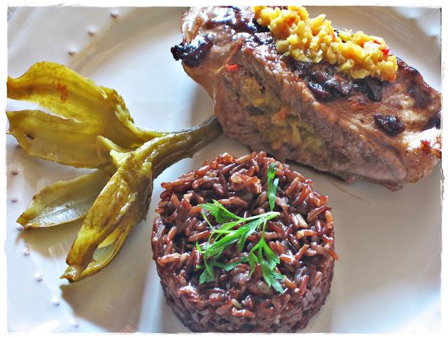 Secreto Ibérico Relleno de Picadillo de Berenjena de Almagro con Risotto de Arroz Rojo