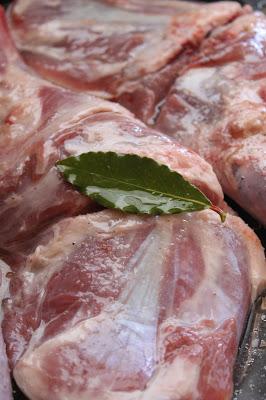 Paletilla de cordero con majado y guarnición. ¡Paso a paso!