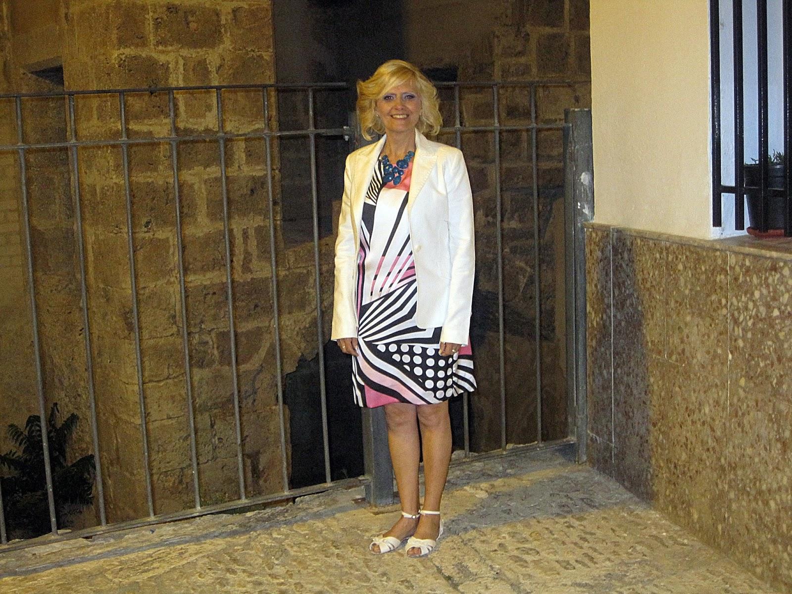 MAMÁ TAMBIÉN QUIERE SALIR CON UN VESTIDO DISEÑADO Y CONFECCIONADO POR MÍ