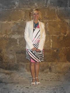 MAMÁ TAMBIÉN QUIERE SALIR CON UN VESTIDO DISEÑADO Y CONFECCIONADO POR MÍ