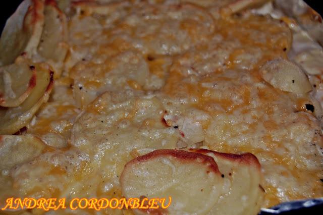 PASTEL DE PATATA Y SALCHICHAS