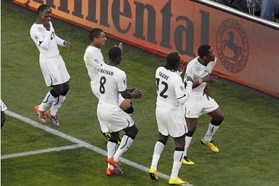 Japón remonta ante Ghana (3-1)