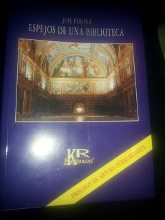 Espejos de una biblioteca