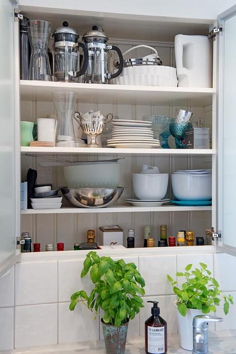 sillas eames decoración muebles metal cristal metacrilato fibra de carbono muebles de diseño mantas con cruces de Piawallén estilo nórdico escandinavo decoración ligera recargada decoración en blanco blog decoración nordica escandinava 