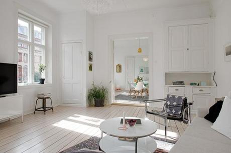 sillas eames decoración muebles metal cristal metacrilato fibra de carbono muebles de diseño mantas con cruces de Piawallén estilo nórdico escandinavo decoración ligera recargada decoración en blanco blog decoración nordica escandinava 