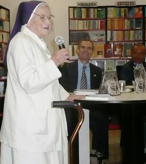 ROSA, POETISA DE DIOS, DECLAMA EN SU PRESENCIA POR SIEMPRE JAMÁS