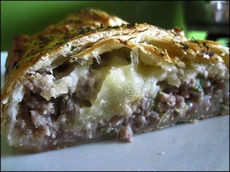 Pastel de hojaldre con carne