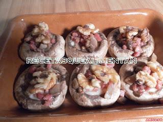 CHAMPIÑONES CON QUESO Y NUECES