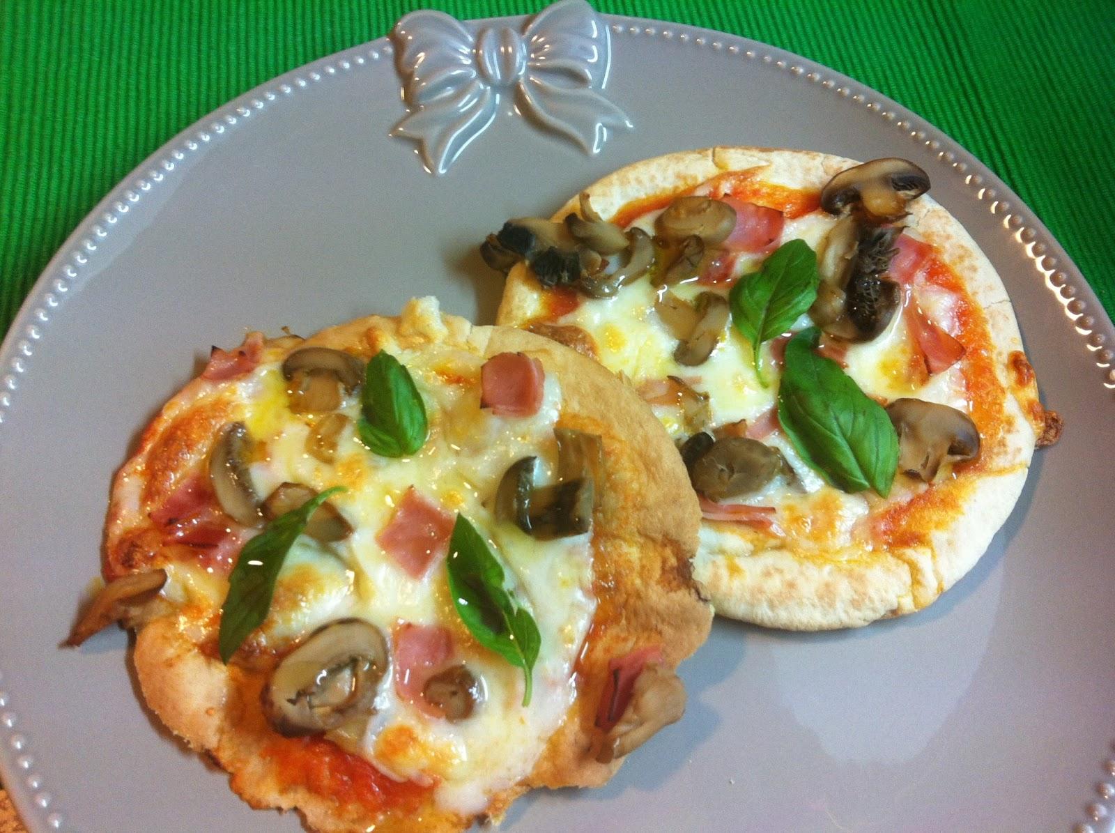Pizza-Pita De Jamón Y Champiñones