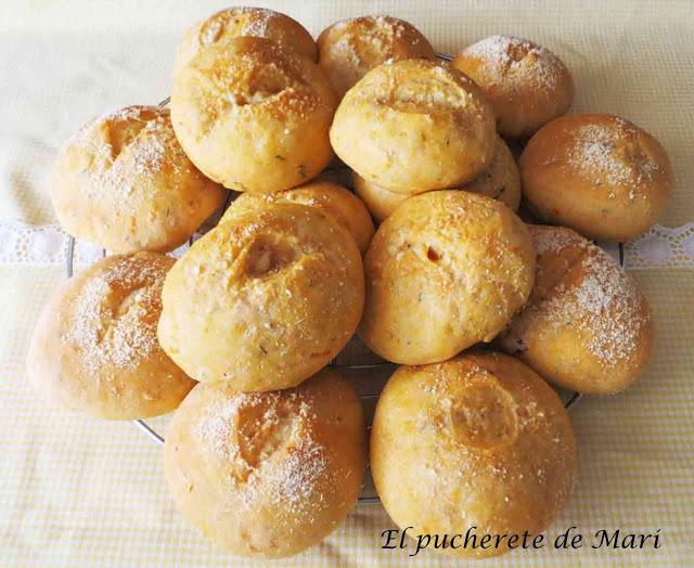 PANECILLOS DE TOMATE SECO, TOMILLO Y PARMESANO