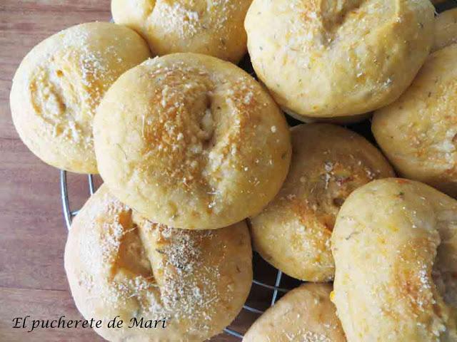 PANECILLOS DE TOMATE SECO, TOMILLO Y PARMESANO