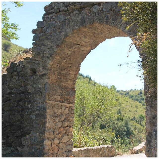 Castelnou... un pueblo del Sur de Francia con mucho encanto - Castelnou a charming village in the South of France