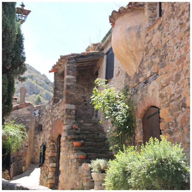 Castelnou... un pueblo del Sur de Francia con mucho encanto - Castelnou a charming village in the South of France