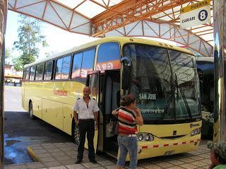 Autobús Transportes Empresarios Guapileños, San José, Tortuguero, Costa Rica, vuelta al mundo, round the world, La vuelta al mundo de Asun y Ricardo, mundoporlibre.com