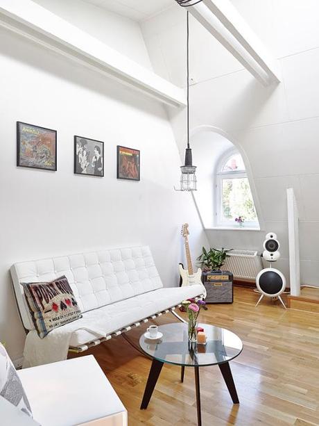 Ventanas abovedadas, tragaluces y vigas en el techo ventanas en el techo reformas tragaluces y vigas en el techo techo abuhardillado Ventanas abovedadas soluciones mas luz natural estilo nórdico escandinavo decoración nórdica en blanco decoración diseño interiores pisos pequeños decoración diseño interiores áticos pequeños blog decoración nórdica