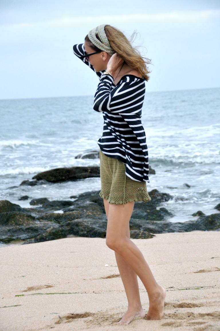 camiseta a rayas y falda crochet