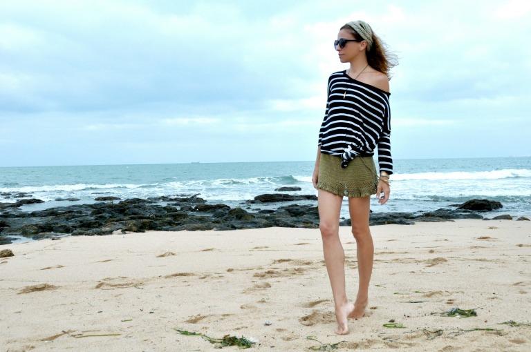 camiseta a rayas y falda crochet