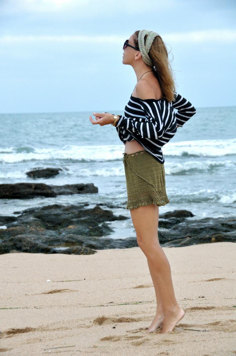 camiseta a rayas y falda crochet