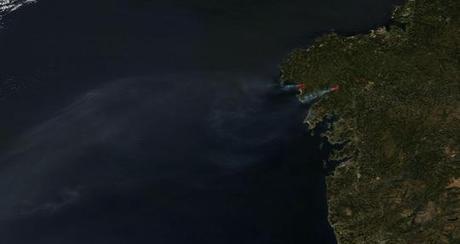Imagen satélite (12.09.2013) de los incendios forestales en Galicia