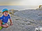 Niño azul atardecer