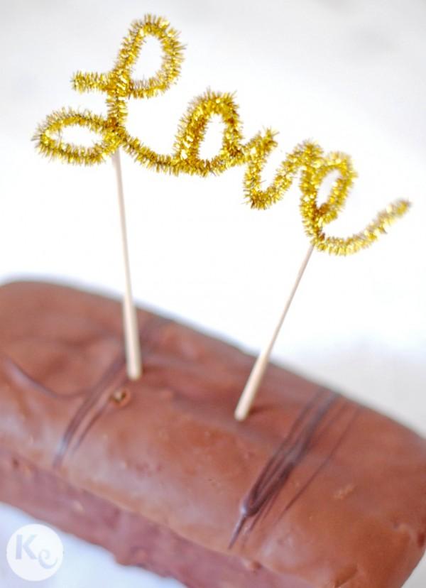 DIY. Calligraphic Cake Topper