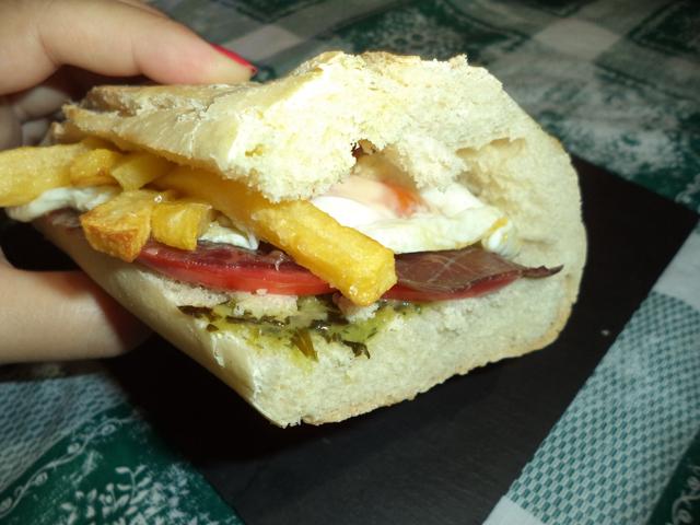 Bocata de Cecina, Huevo Frito y Patatas