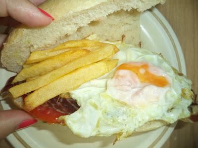 Bocata de Cecina, Huevo Frito y Patatas
