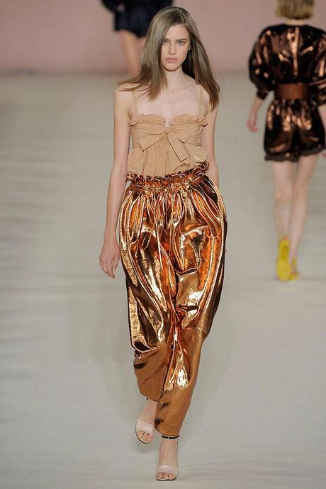 The Chloé golden lamé pants from Spring/Summer 2009 renewed in NYFW Spring/Summer 2014