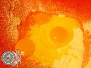 Tarta de moras y crema pastelera.