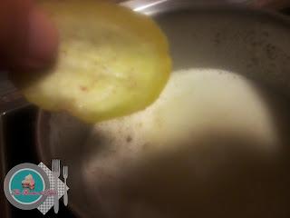 Tarta de moras y crema pastelera.