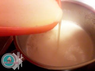 Tarta de moras y crema pastelera.