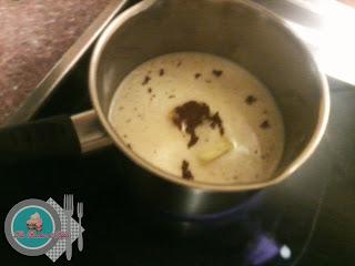 Tarta de moras y crema pastelera.