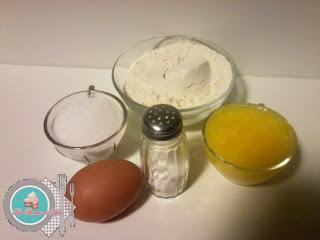 Tarta de moras y crema pastelera.