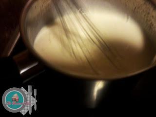 Tarta de moras y crema pastelera.