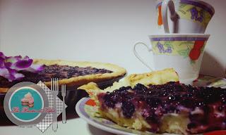 Tarta de moras y crema pastelera.