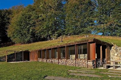 Casa Cavada en la Montana