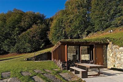 Casa Cavada en la Montana