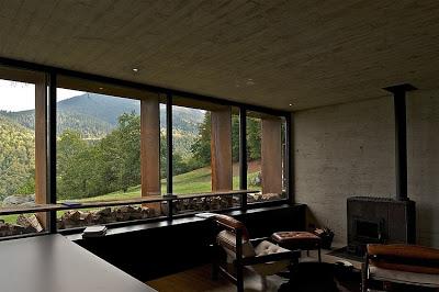 Casa Cavada en la Montana