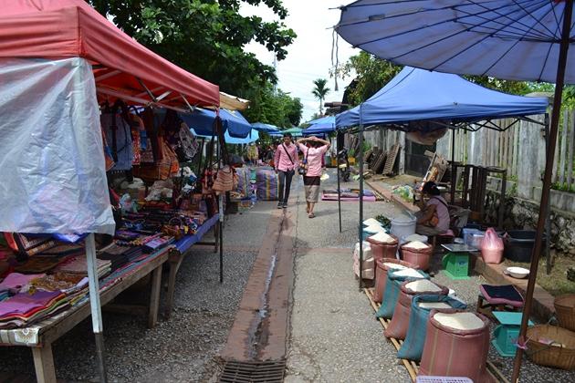 Mercado diurno de Luang Prabang