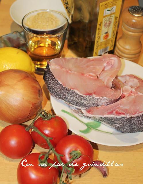 Mero al horno con salsa de almendras y azafrán